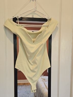 Express Off-Shoulder Ribbed Bodysuit - Pale Green